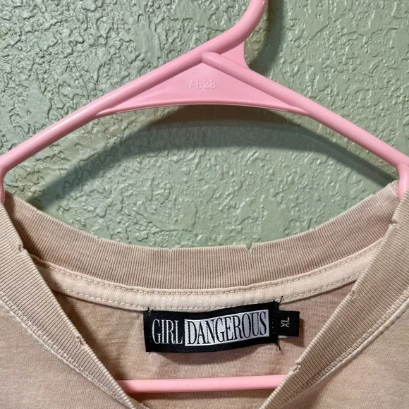 Girl Dangerous Cream T-shirt - Picture 3 of 4